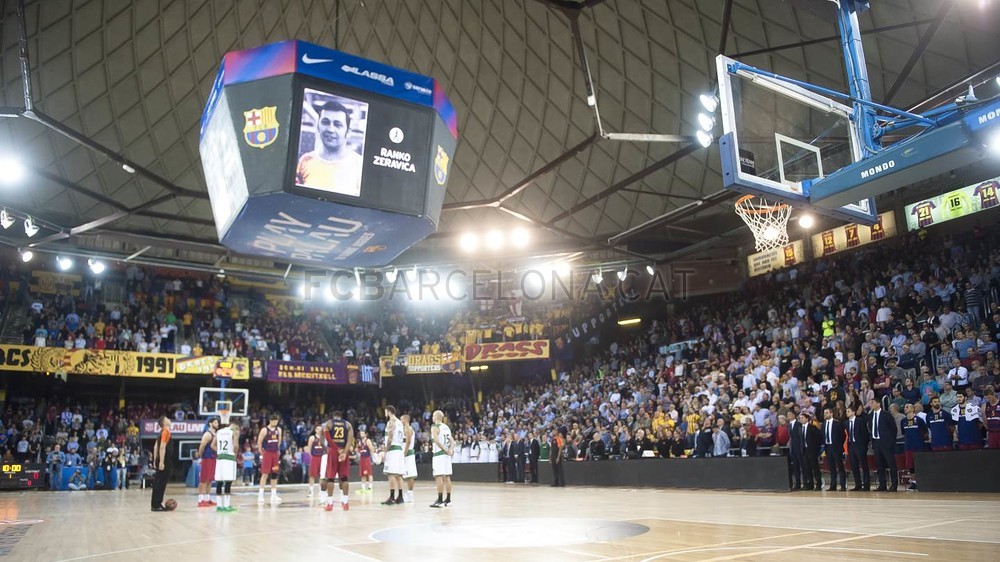 Fuente: fc barcelona. El palau en silencio rindiendo homenaje a un grande del baloncesto, Ranko Zeravica